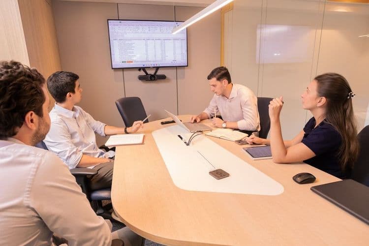 Prestigio ejecutivo: ¿Tecnología visible o influencia sutil?