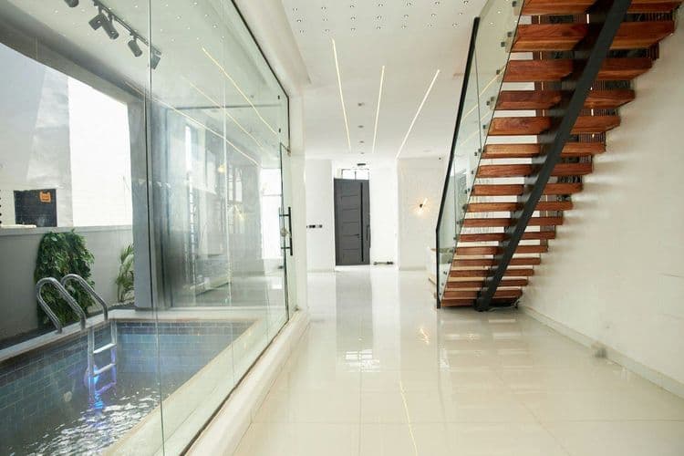 Villas Exclusivas: El Control Silencioso del Confort